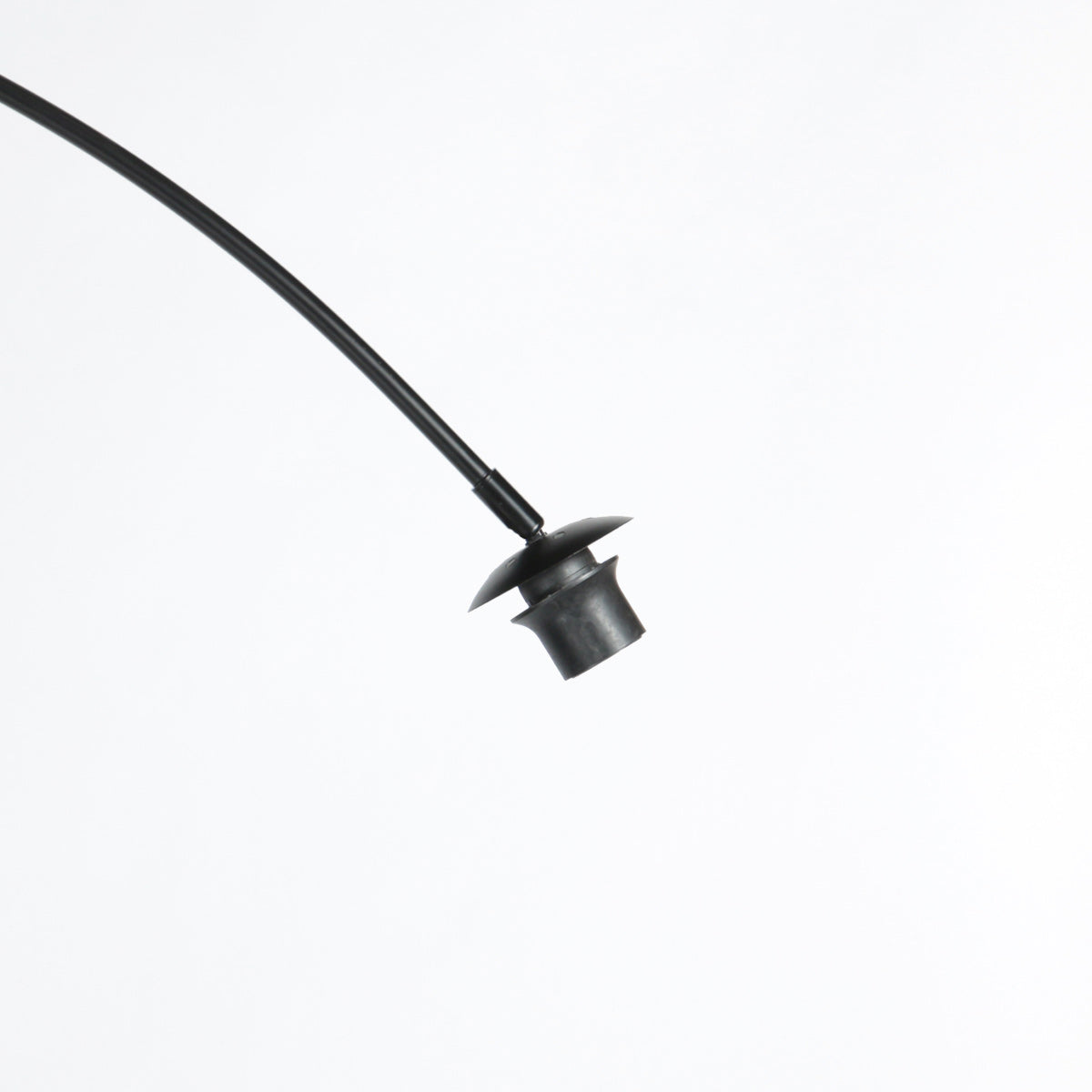 Lampe arceau Curve 4279ZW – contraste élégant en lin noir et doré
