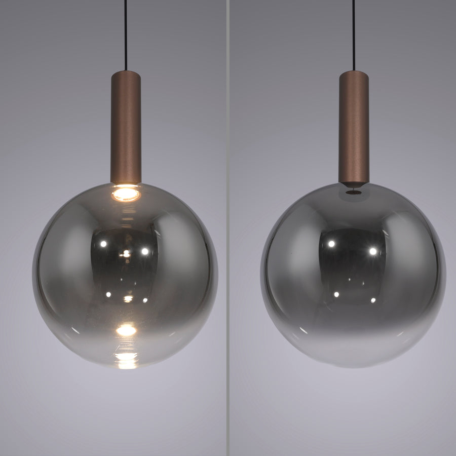 Comparaison de deux suspensions, l'une allumée et l'autre éteinte, verre fumé.