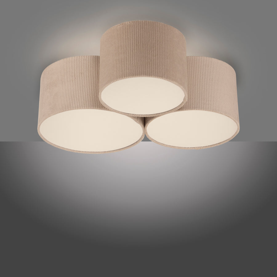Plafonnier beige trois abat-jours cylindriques en corde, éclairage direct et indirect.