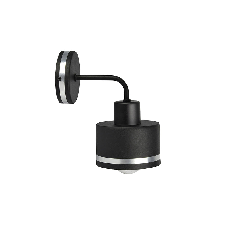 Vue de face sur fond blanc d'une applique murale noire à abat-jour cylindrique