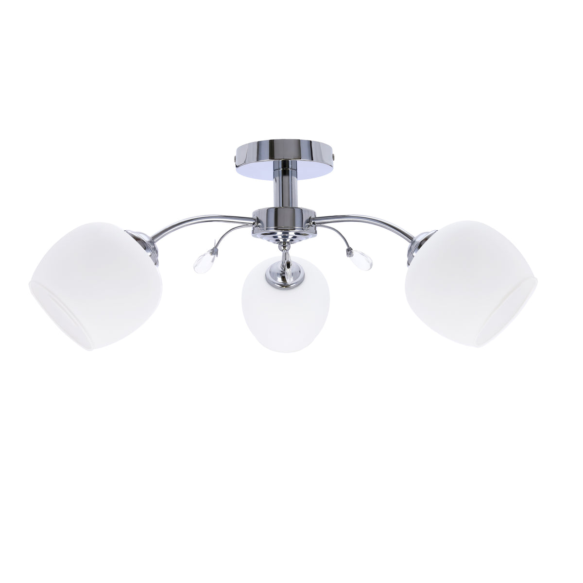 Plafonnier trois lumières vu de face, structure chromée et globes en verre opalin blanc.