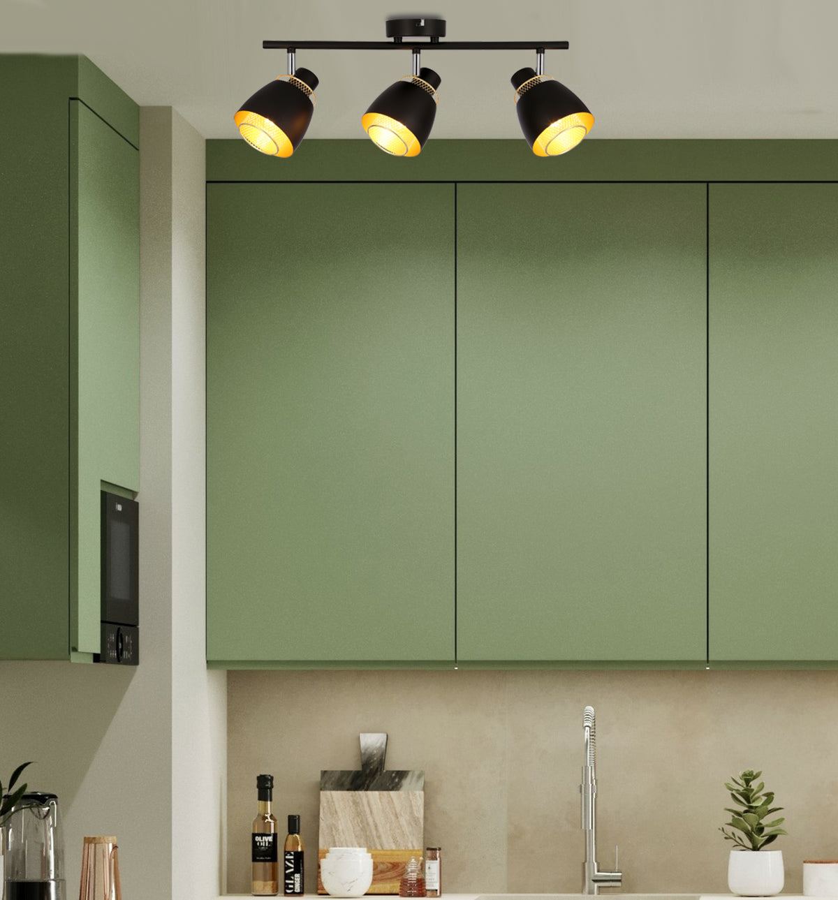 Mise en ambiance dans une cuisine moderne avec meubles verts et plan de travail