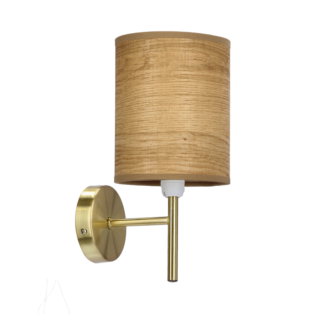 Applique murale en laiton vieilli avec abat-jour cylindrique en tissu naturel tressé, fond blanc