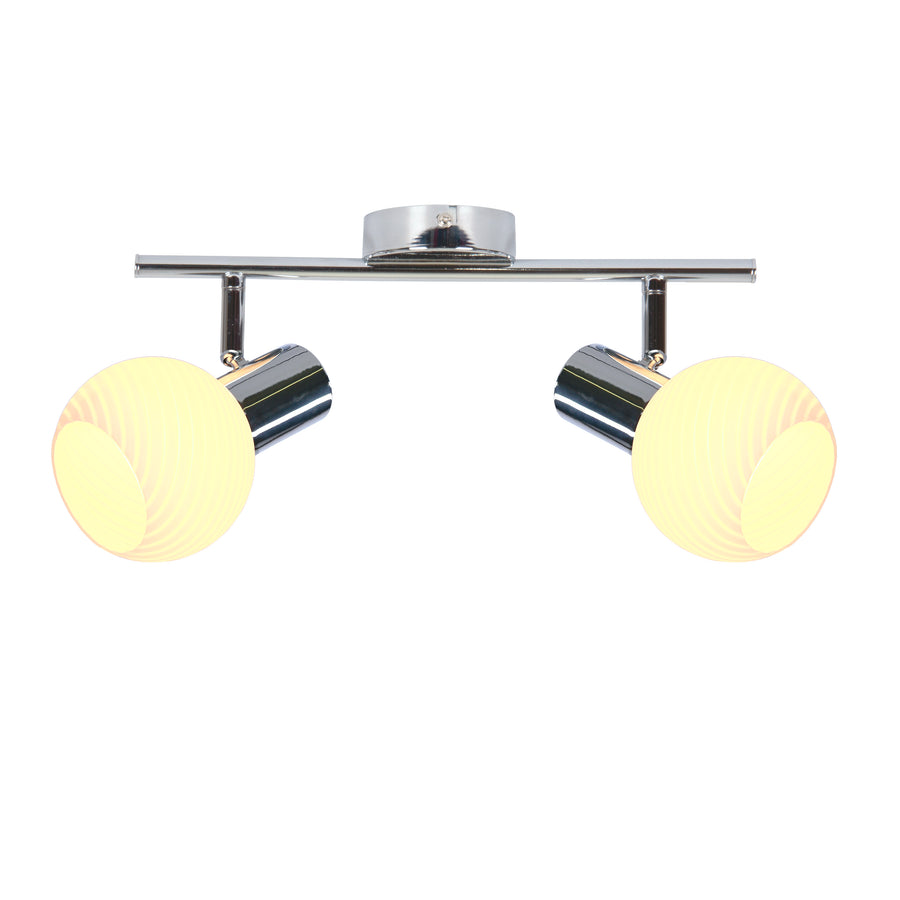 Vue de face du luminaire allumé, verres opalins diffusant une lumière chaude et jaune.