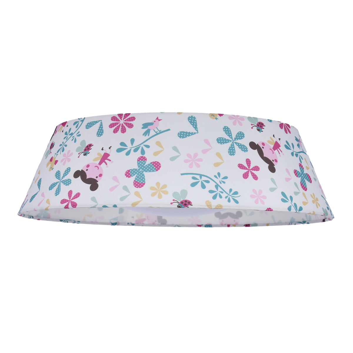 Vue de profil du plafonnier, abat-jour tronconique en tissu fleuri, base circulaire blanche apparente