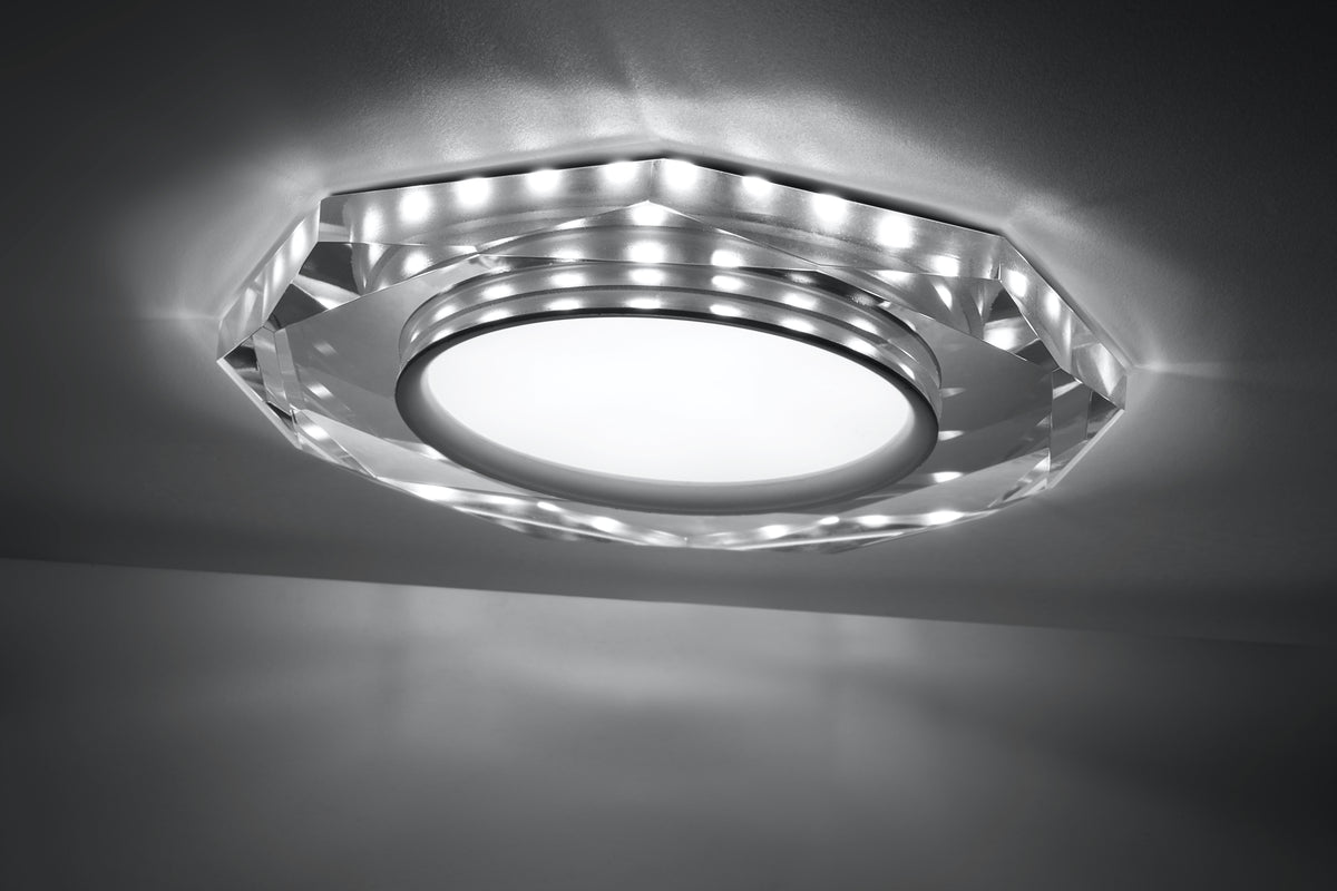 Mise en ambiance du spot encastré au plafond, lumière blanche diffusée dans la pièce