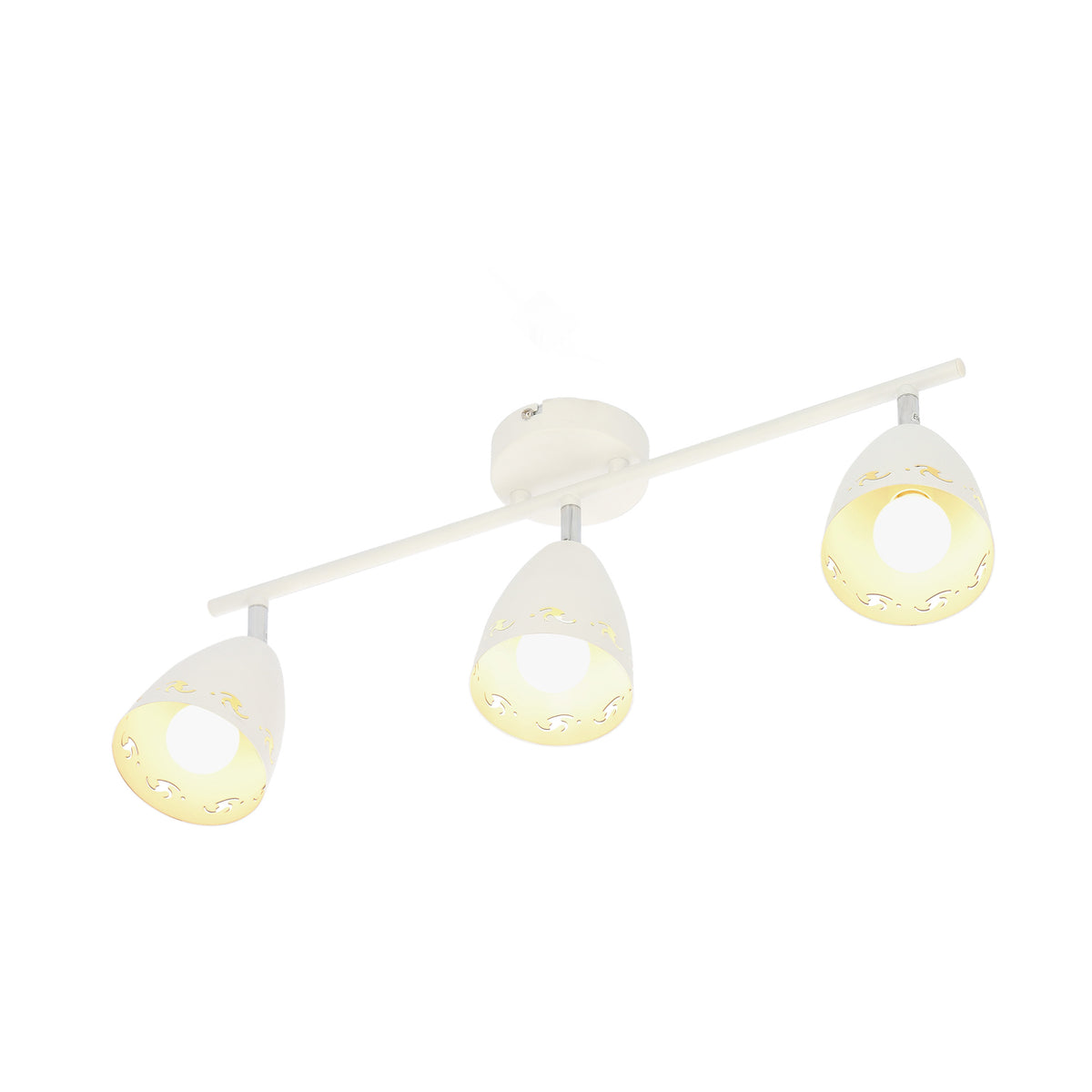 Plafonnier blanc allumé, lumière chaude traversant les motifs ajourés.
