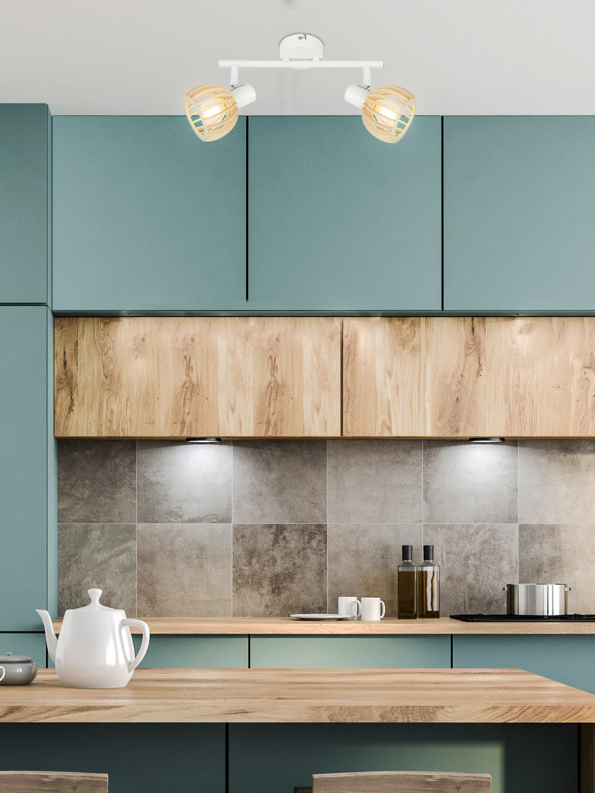 Spot double installé au plafond d'une cuisine aux meubles verts et bois clair