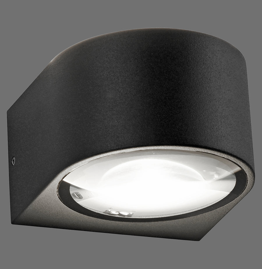 Vue de face du luminaire anthracite sur fond gris, diffuseur en verre allumé