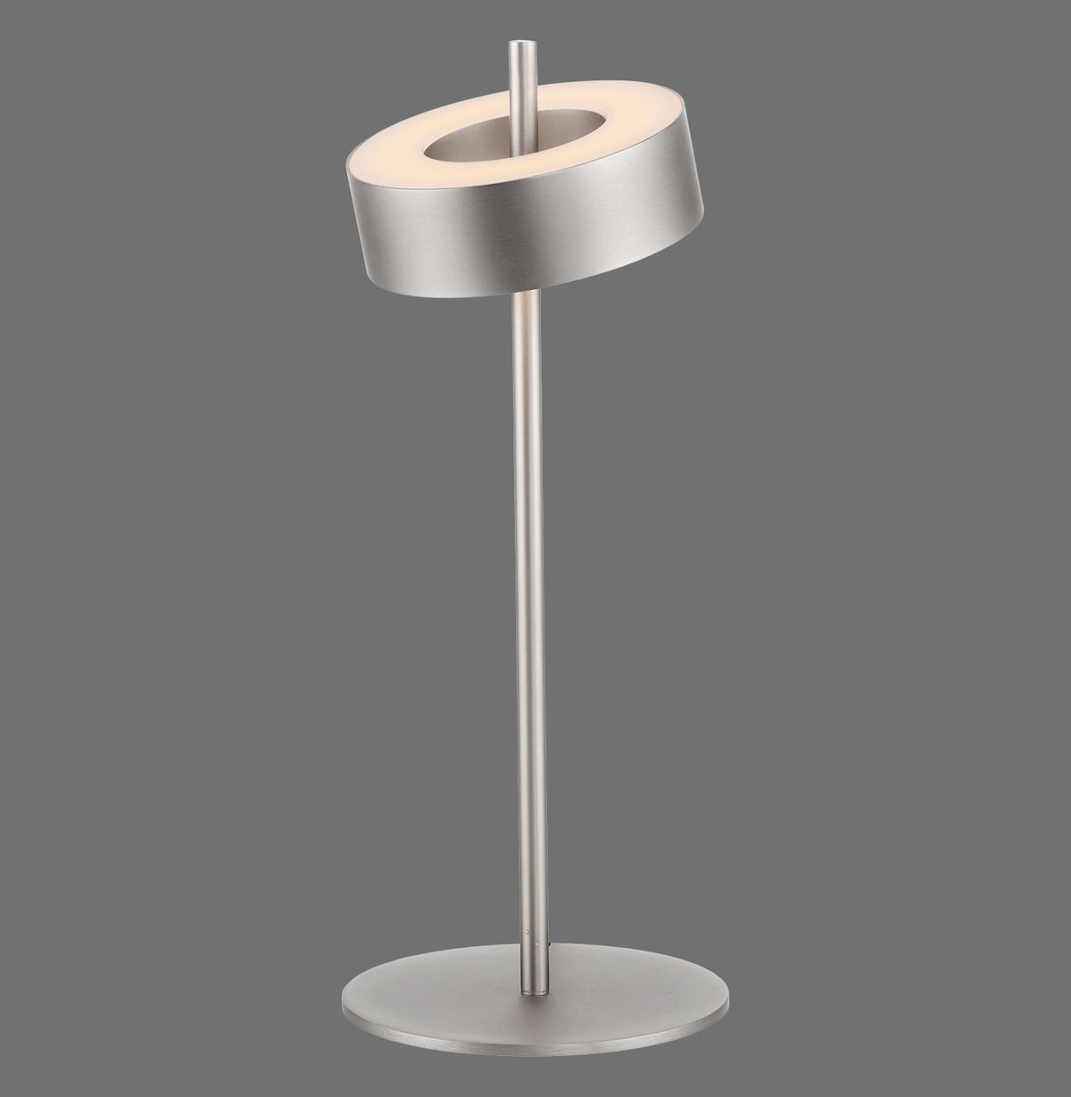 Lampe de face sur fond gris, tête cylindrique inclinée et socle rond plat