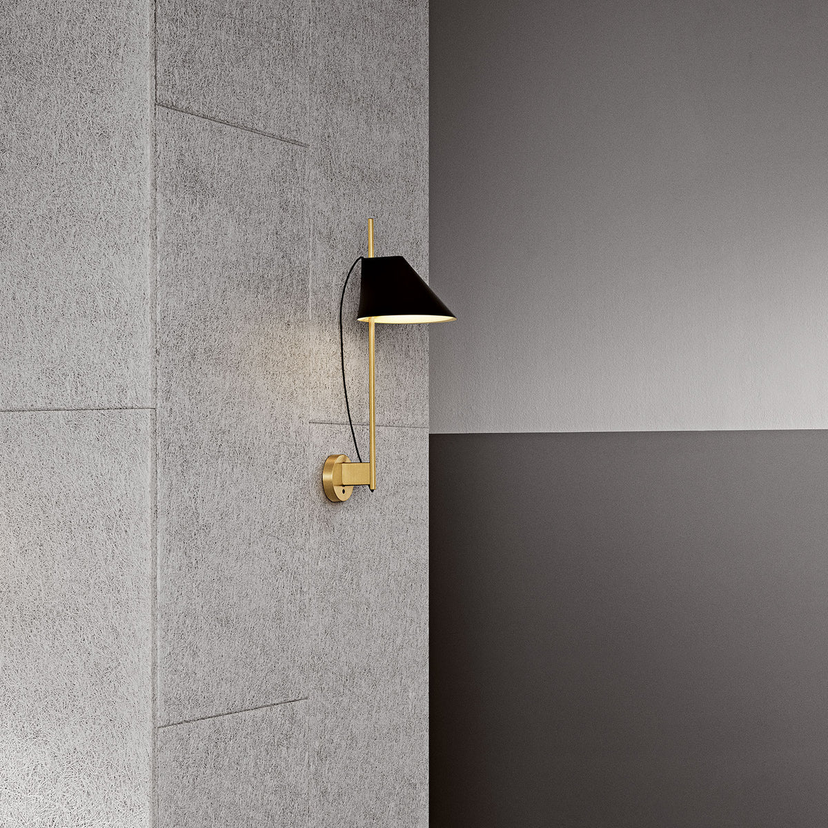 Applique murale LED Yuh Brass en laiton, noir, hauteur 62,6 cm