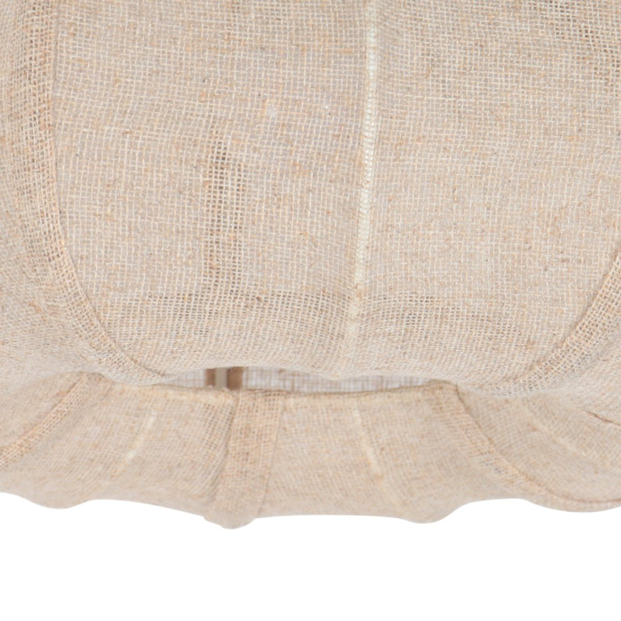 Détail du dessous de l'abat-jour, coutures et ouverture laissant passer la lumière.