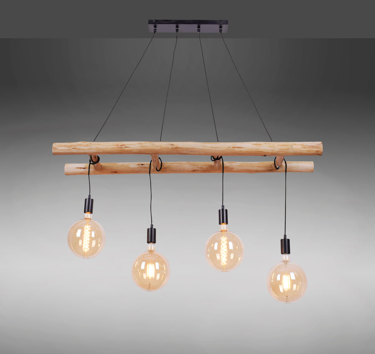 Produit entier sur dégradé gris dévoilant la suspension quatre lumières