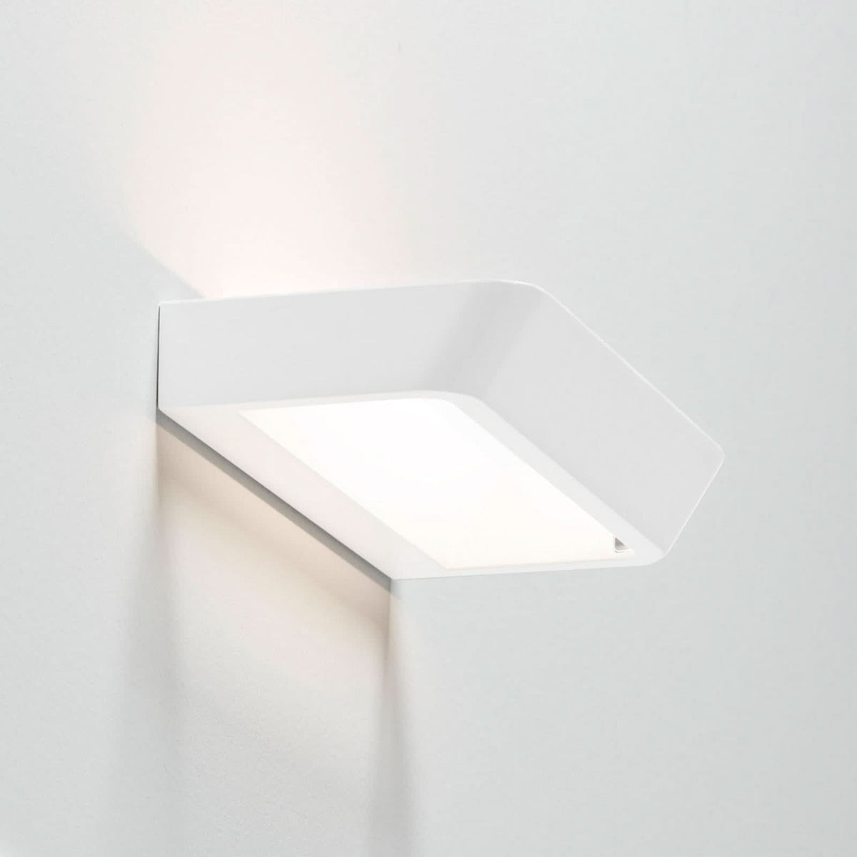 Applique murale LED Belvedere W1 en aluminium, blanc mat, hauteur 3,5 cm, 2700 K