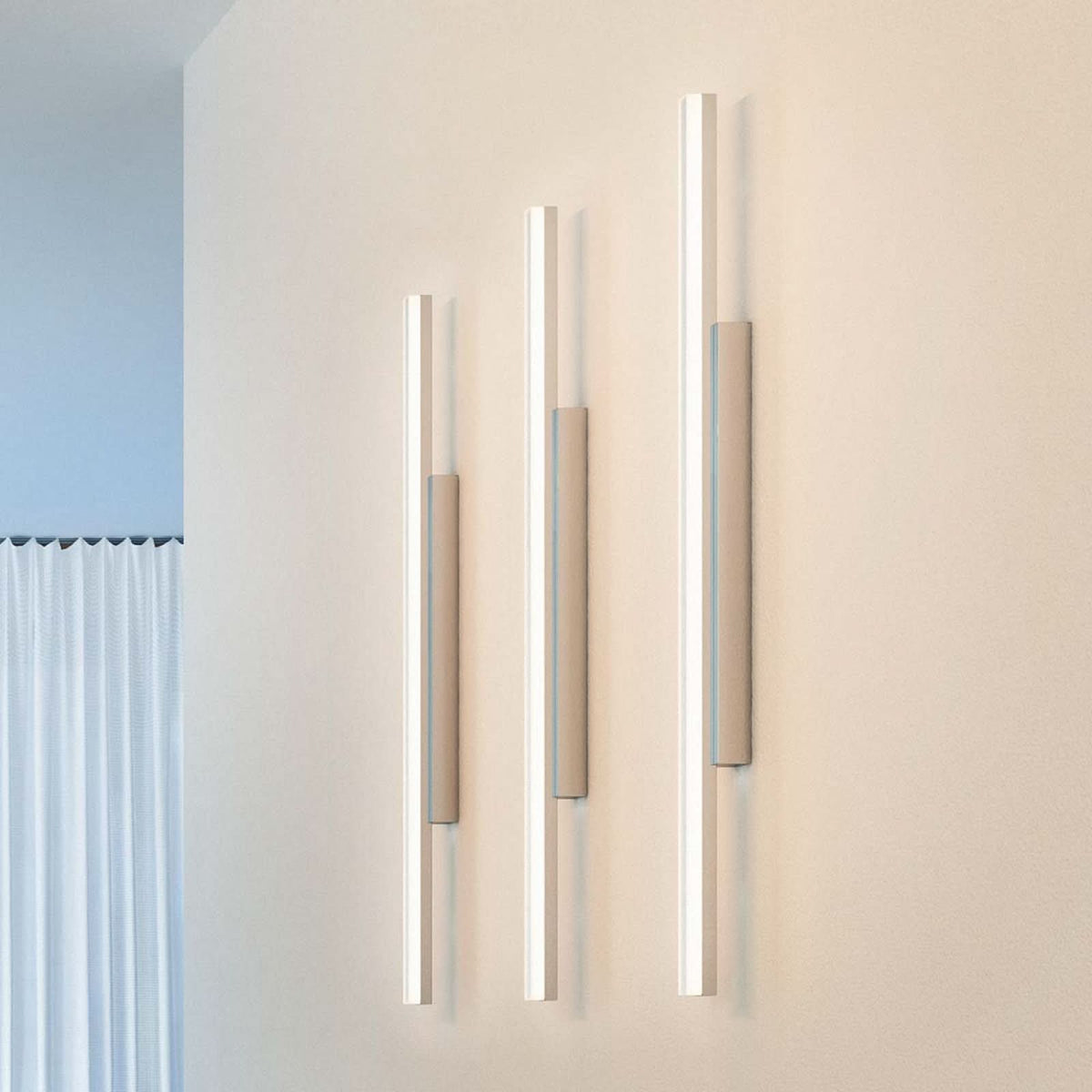 Applique murale LED SpinaLED 120cm en aluminium, chromé et blanc, hauteur 6,2 cm