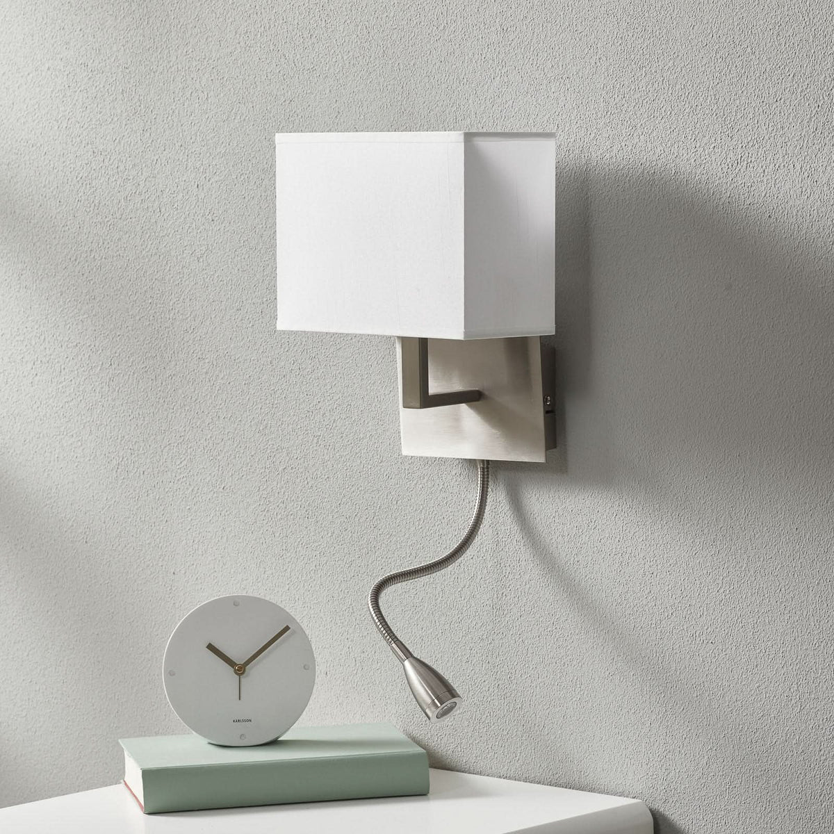 Applique murale 6519 en tissu, argenté satiné et blanc, hauteur 26 cm