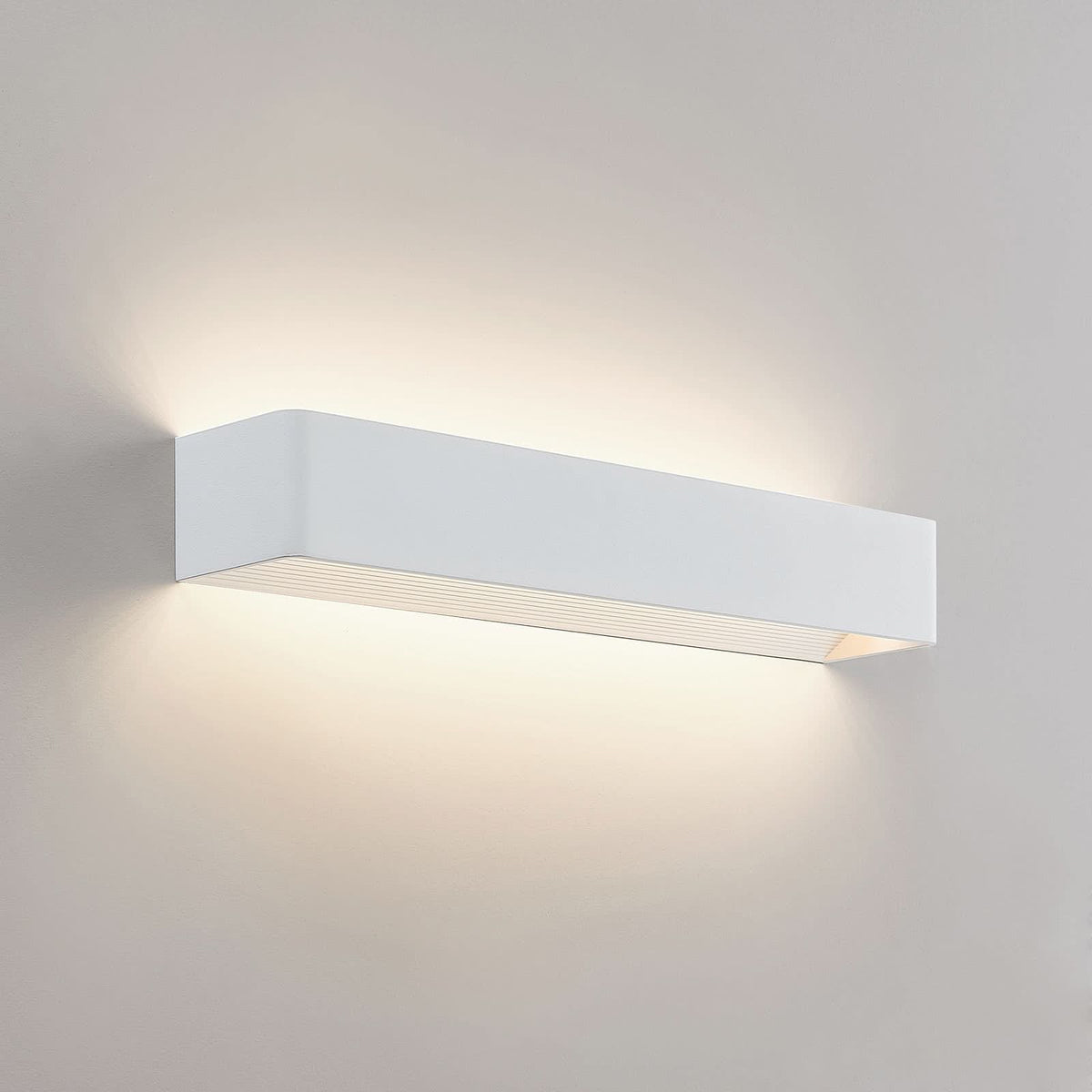 Applique murale LED Karam en aluminium, blanc, hauteur 8 cm, 3000 K, 13,7 W