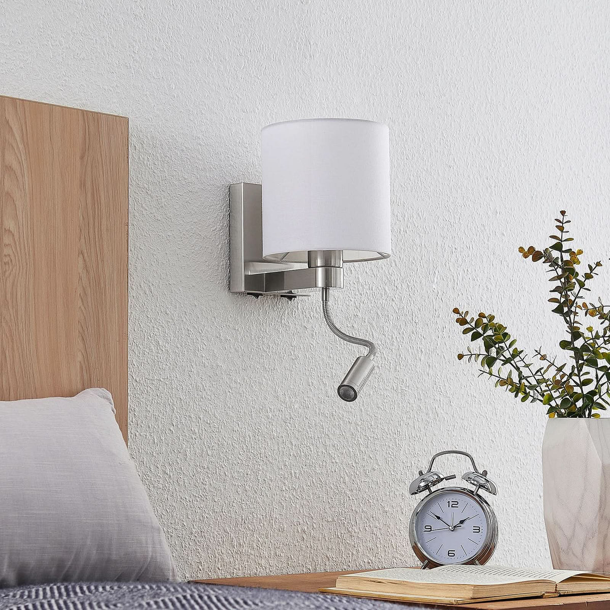 Applique murale Brinja en tissu, nickel satiné et blanc, hauteur 45,4 cm