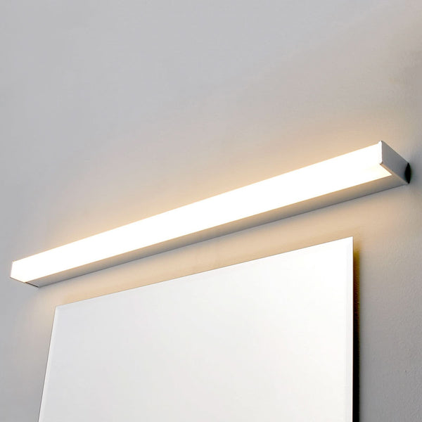 Applique murale LED en métal, chromé et blanc, hauteur 4 cm, IP44, 3000 K, 11 W, largeur 89 cm