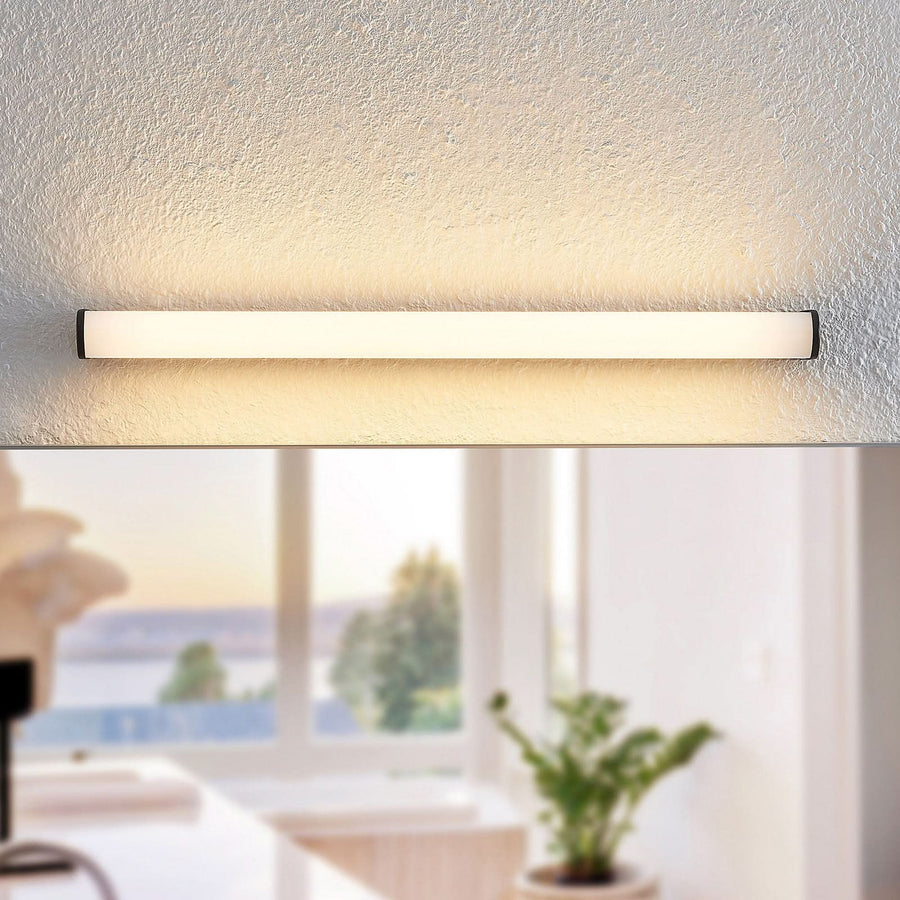 Applique murale LED Ulisan en aluminium, noir mat et blanc, hauteur 4 cm, IP44, 3000 K, 7,3 W