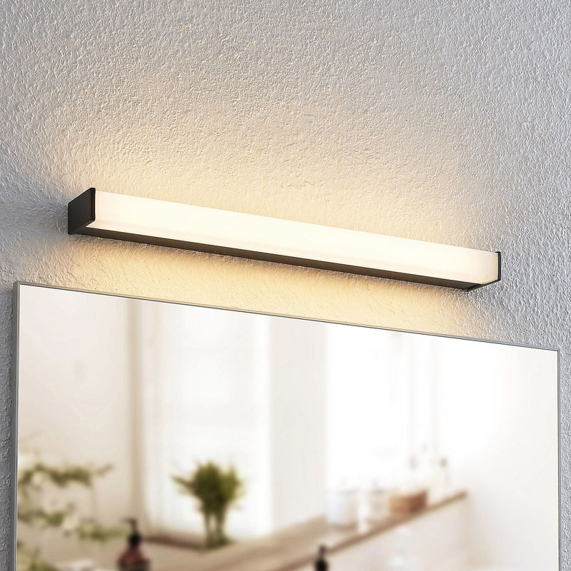 Applique murale LED Ulisan en aluminium, noir mat et blanc, hauteur 4 cm, IP44, 3000 K, 7,2 W