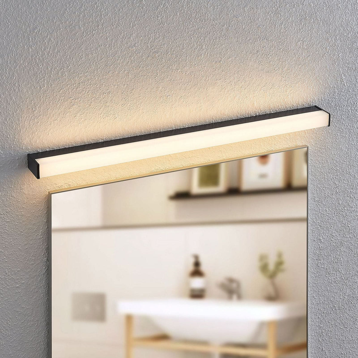 Applique murale LED Ulisan en aluminium, noir mat et blanc, hauteur 4 cm, IP44, 3000 K, 11 W