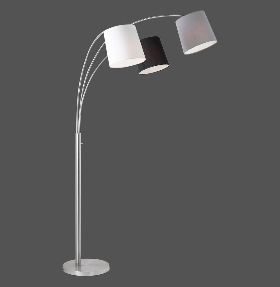 Lampadaire trois lumières vu de face sur fond gris anthracite