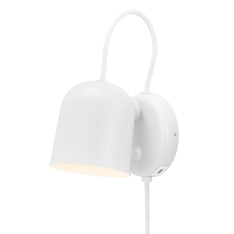 Applique murale blanche de profil avec abat-jour en forme de cloche et câble bouclé.