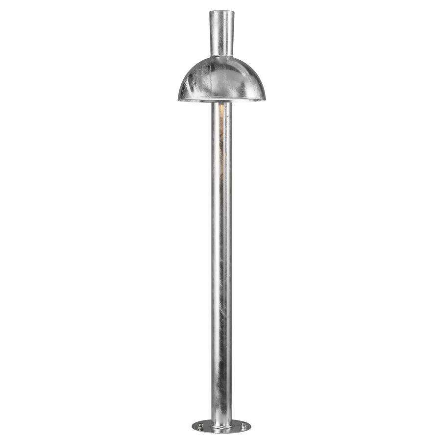 Détail du luminaire cylindrique avec dôme et capuchon supérieur, métal brut.