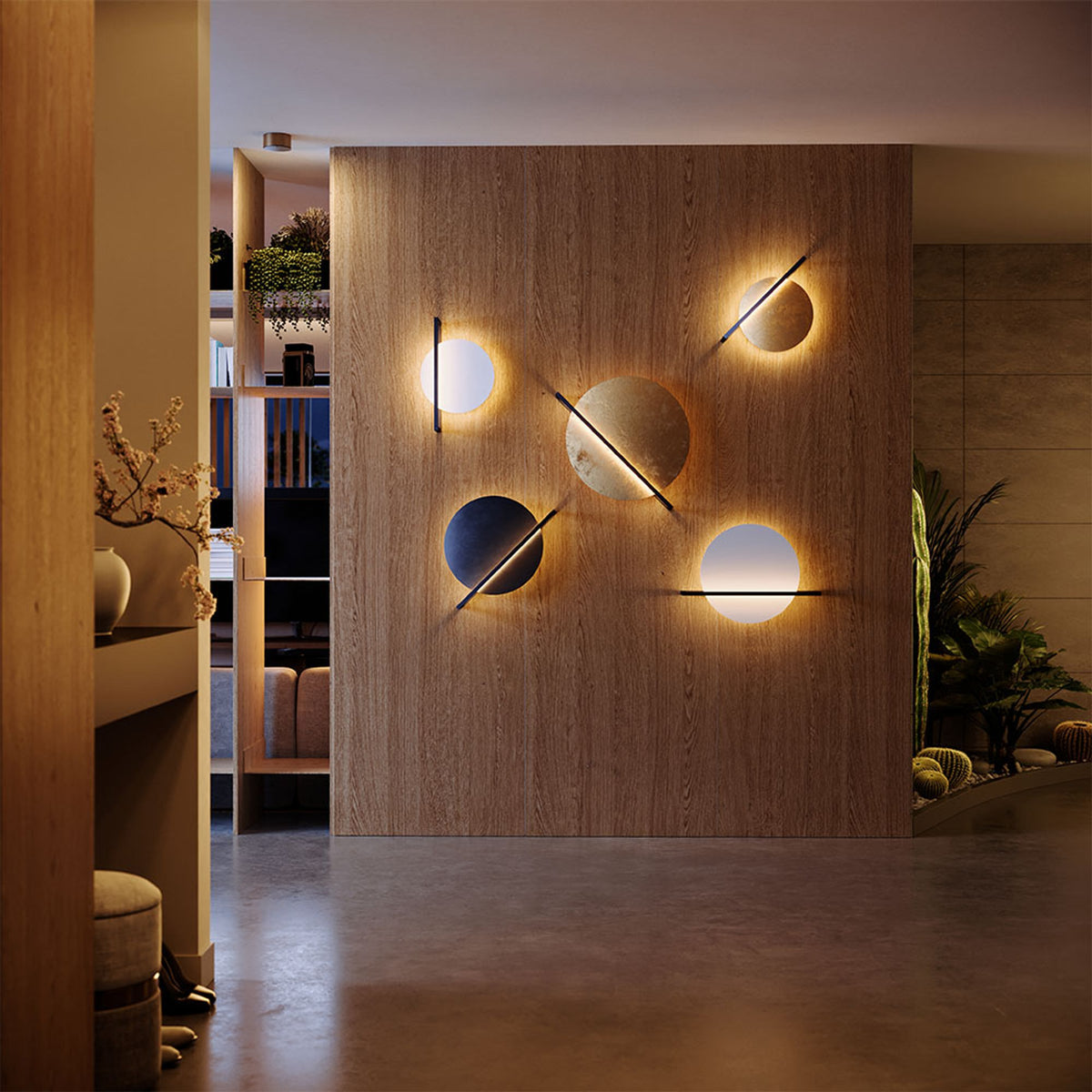 Plusieurs disques lumineux ronds montés sur un mur en bois clair, éclairage chaleureux