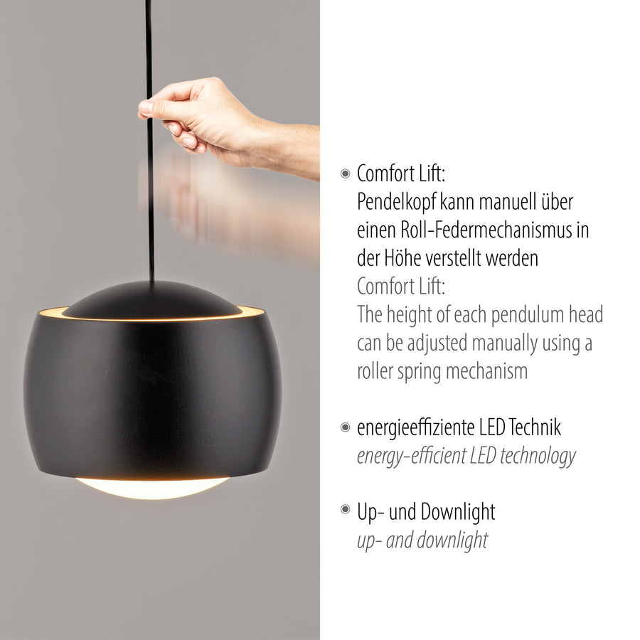 Détail : main tirant le câble pour régler la hauteur du luminaire Comfort Lift.