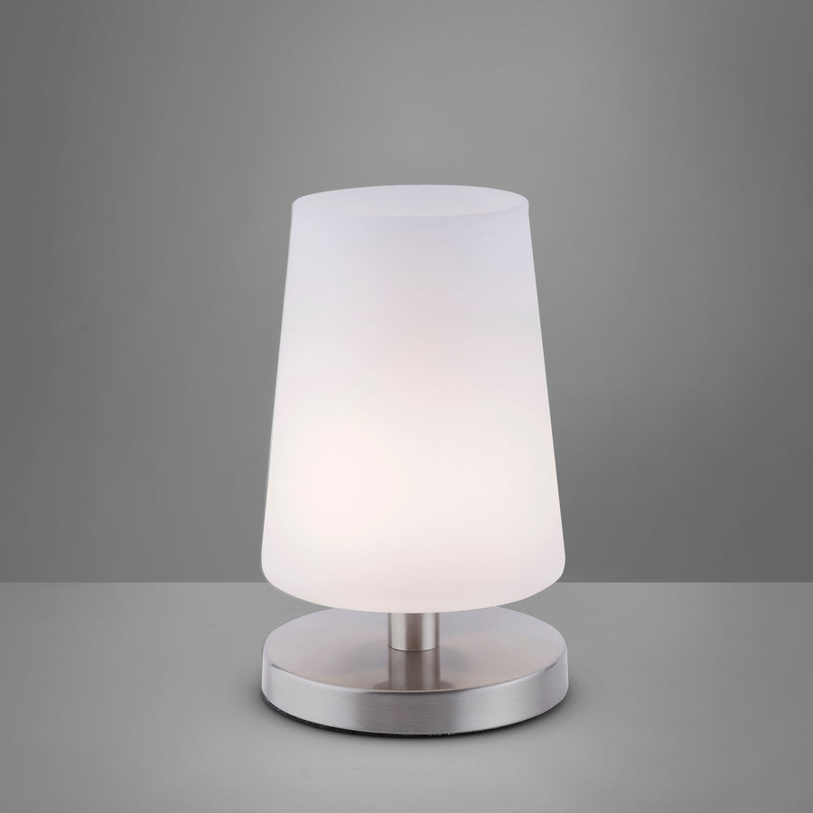 Vue de face sur fond gris anthracite, abat-jour allumé diffusant une lumière chaude