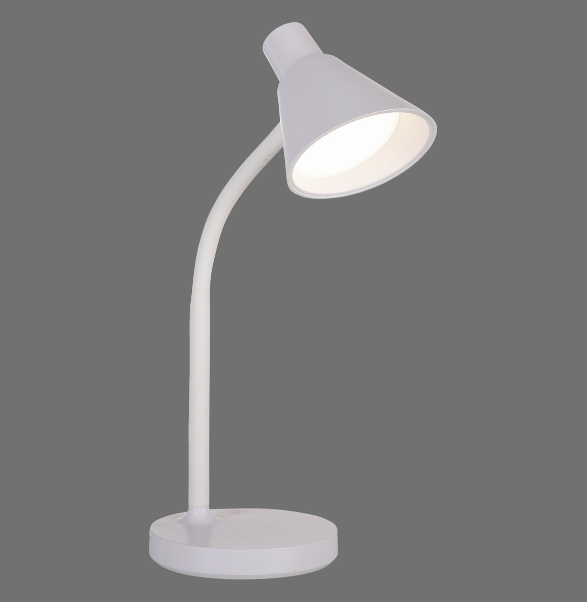Lampe blanche de bureau avec bras flexible et abat-jour conique, vue de face sur fond gris.