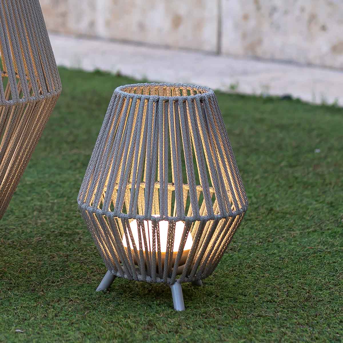 Lampe à poser sans fil Conta 30 en PVC recyclé