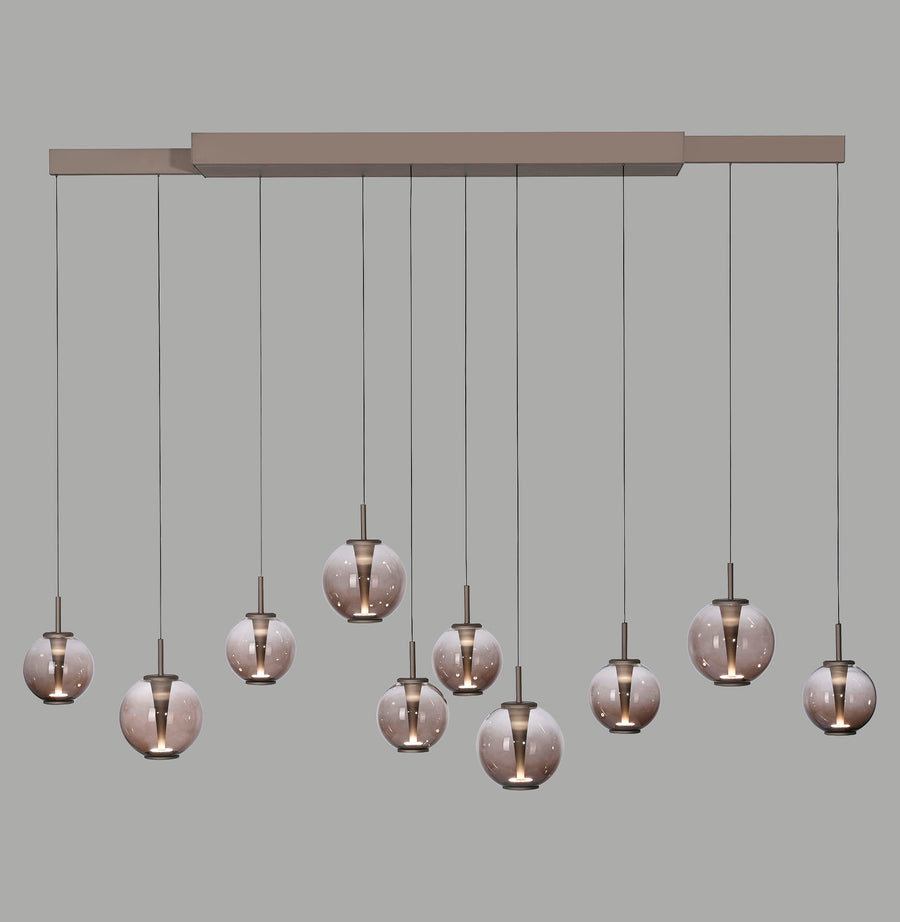 Suspension à barre rectangulaire marron et neuf globes de verre fumé suspendus