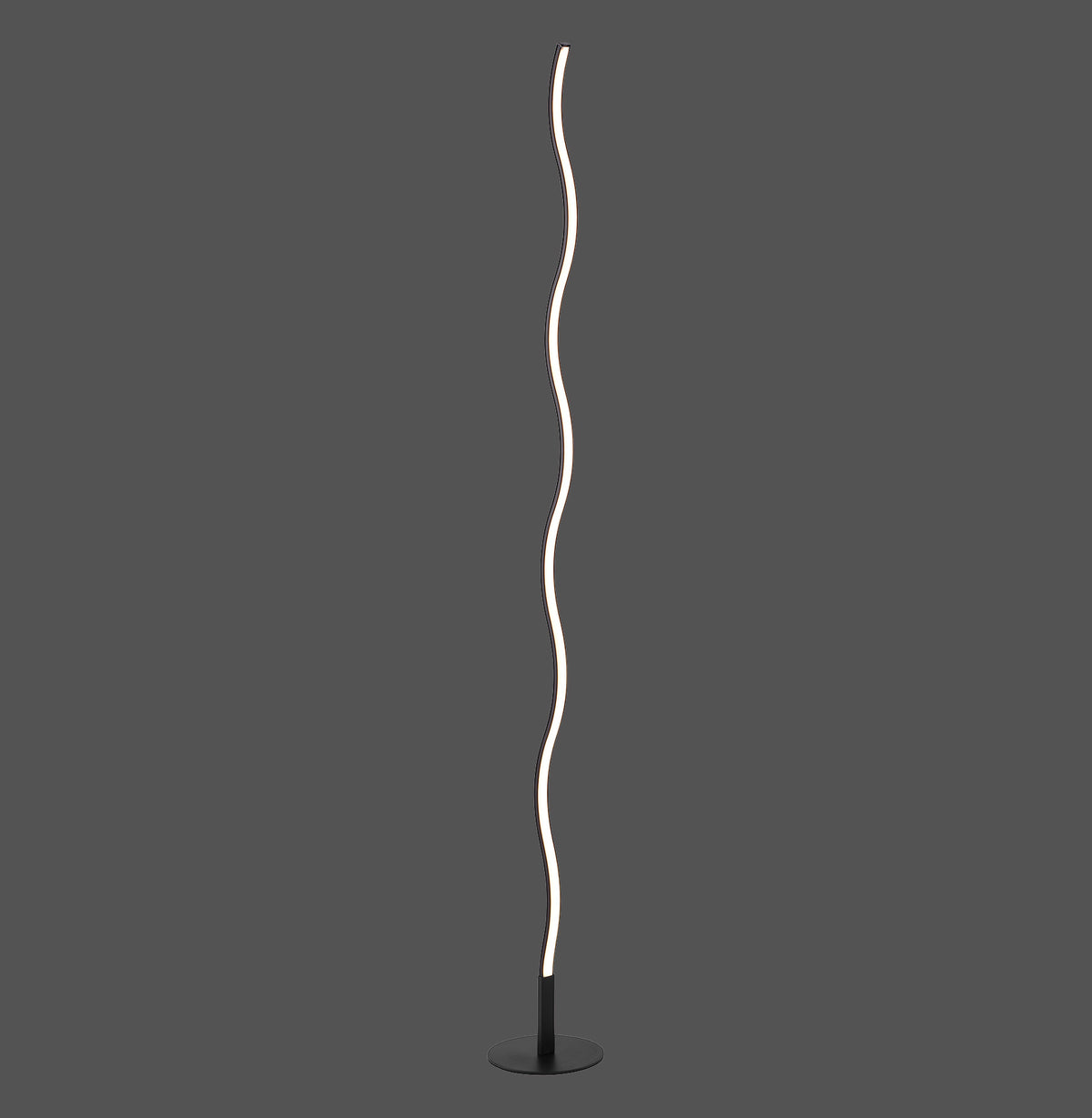 Lampadaire noir au long ruban LED ondulé vertical, sur fond gris anthracite.