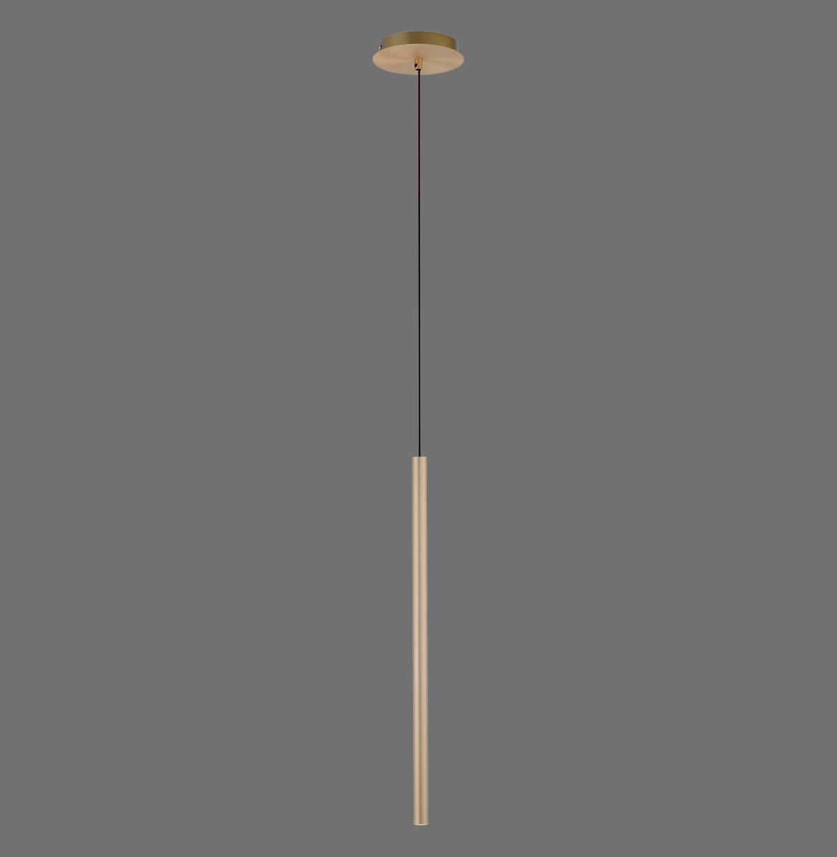 Suspension cylindrique dorée vue de face sur fond gris uni