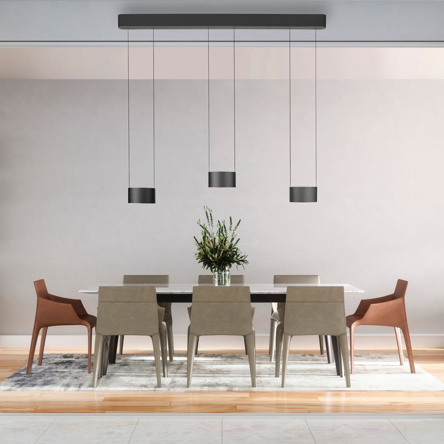 Mise en situation de la suspension au-dessus d'une table à manger moderne