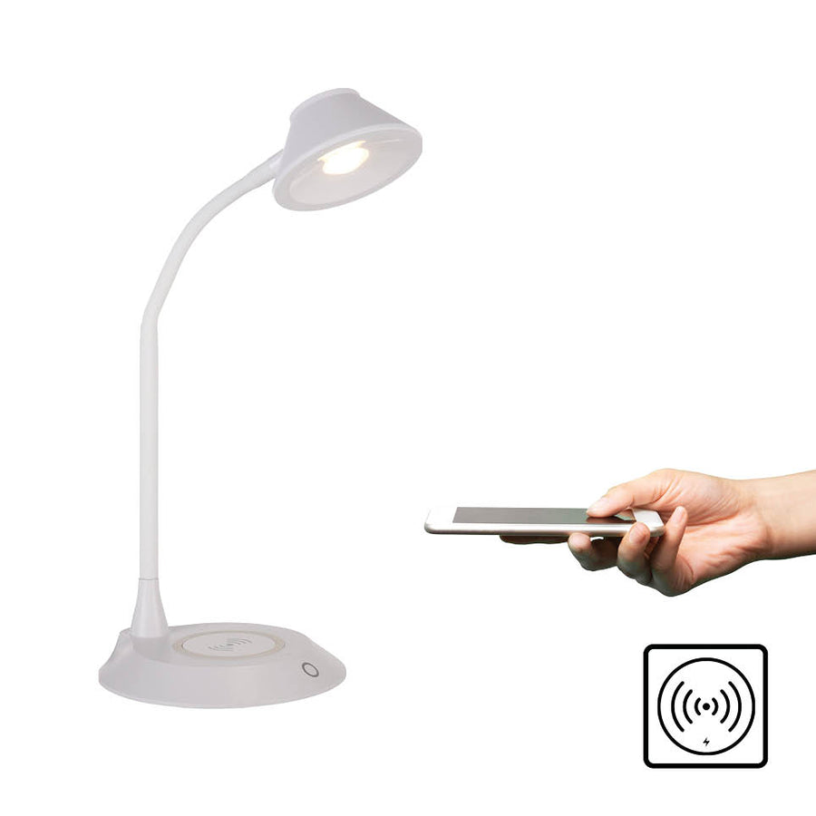 Main tenant un smartphone au-dessus du socle pour illustrer la recharge sans fil.