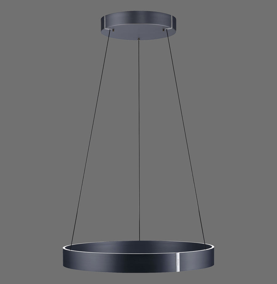 Suspension annulaire grise vue de face sur fond gris anthracite, câbles fins et diffuseur blanc.