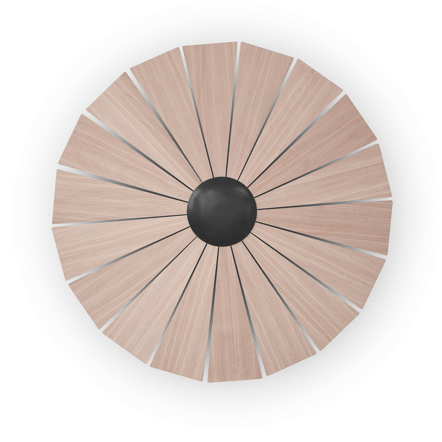 Version beige clair de l'applique, pales rayonnantes en bois, vue de face.