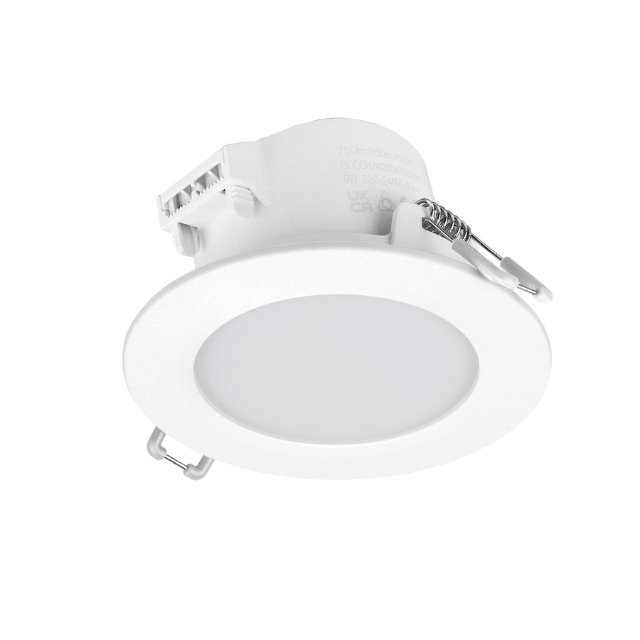 Spot encastrable blanc vu de trois quarts, avec ressorts de fixation et boîtier LED intégré.
