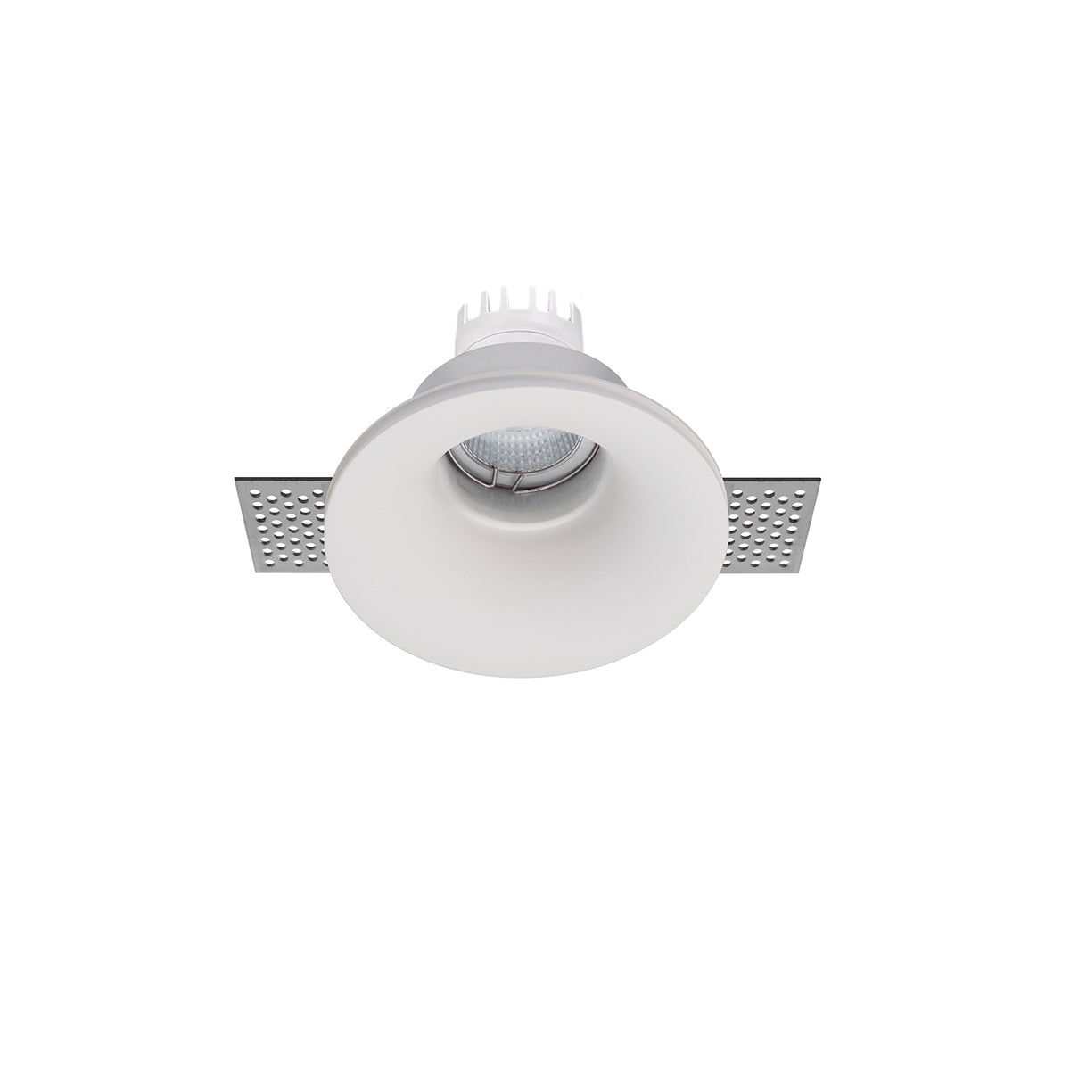 Spot encastrable blanc vu de face, avec collerette ronde et ailettes de fixation.