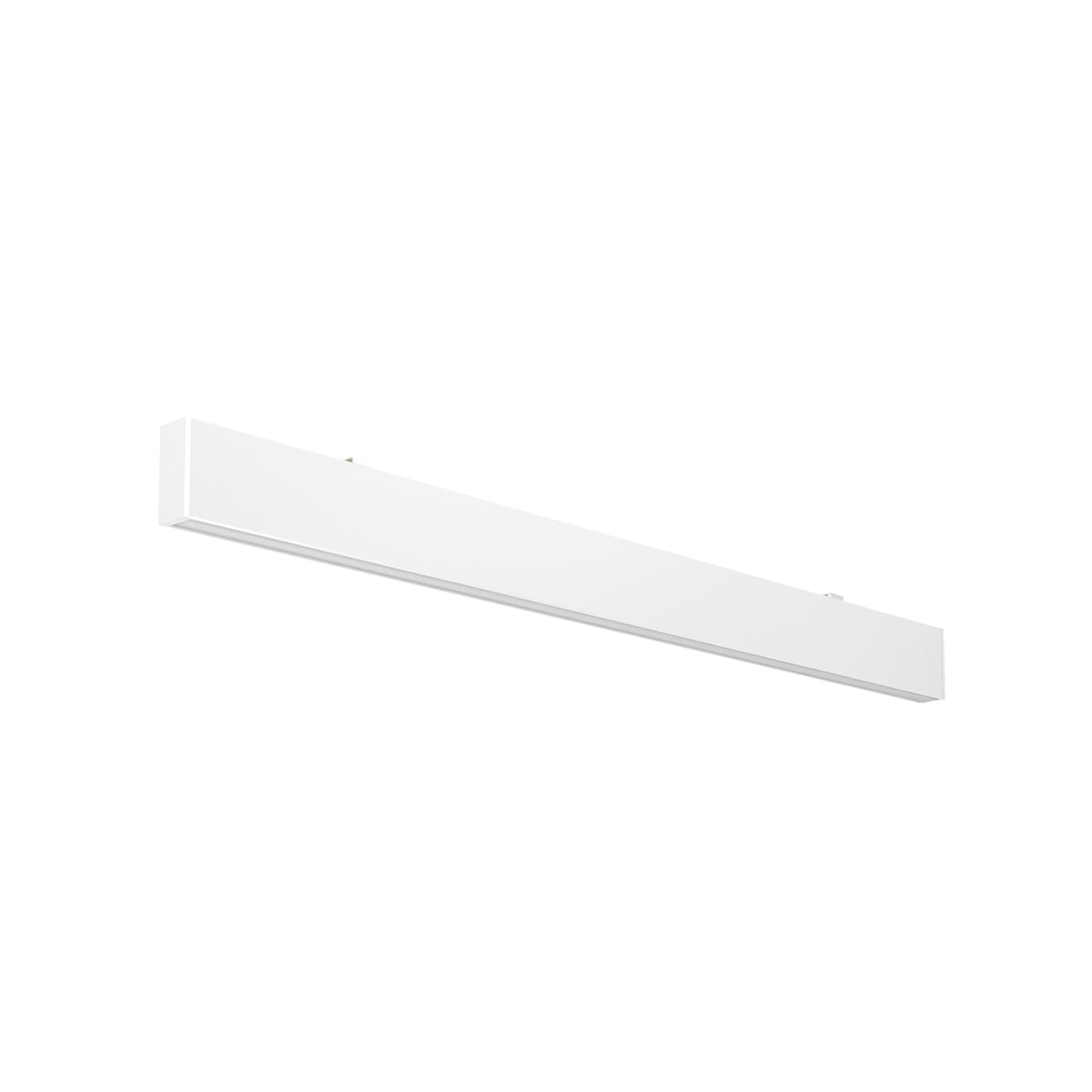Plafonnier linéaire blanc présenté de trois quarts, LED intégrée et diffuseur discret.