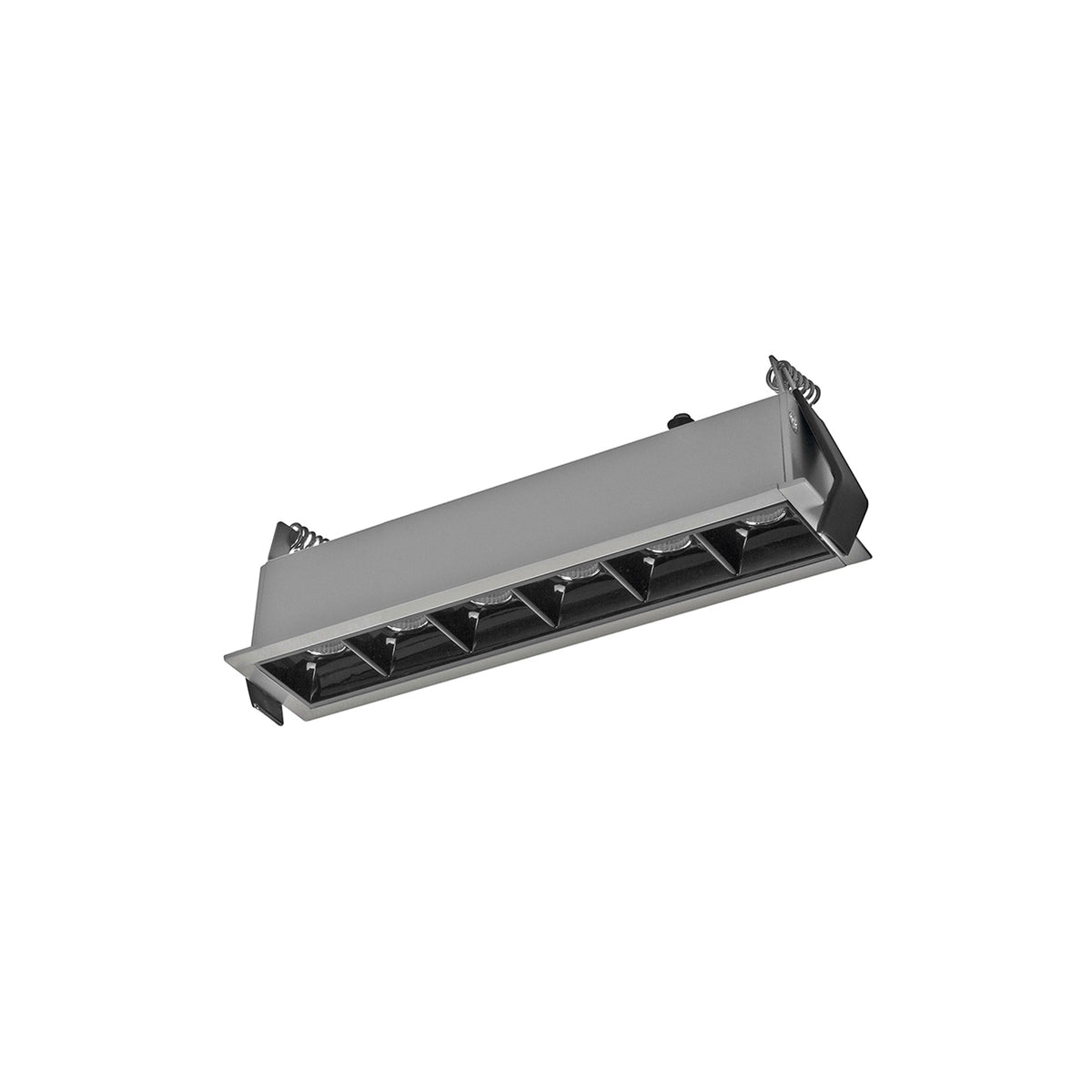Vue rapprochée du luminaire gris à cellules noires, avec ses clips de fixation visibles.