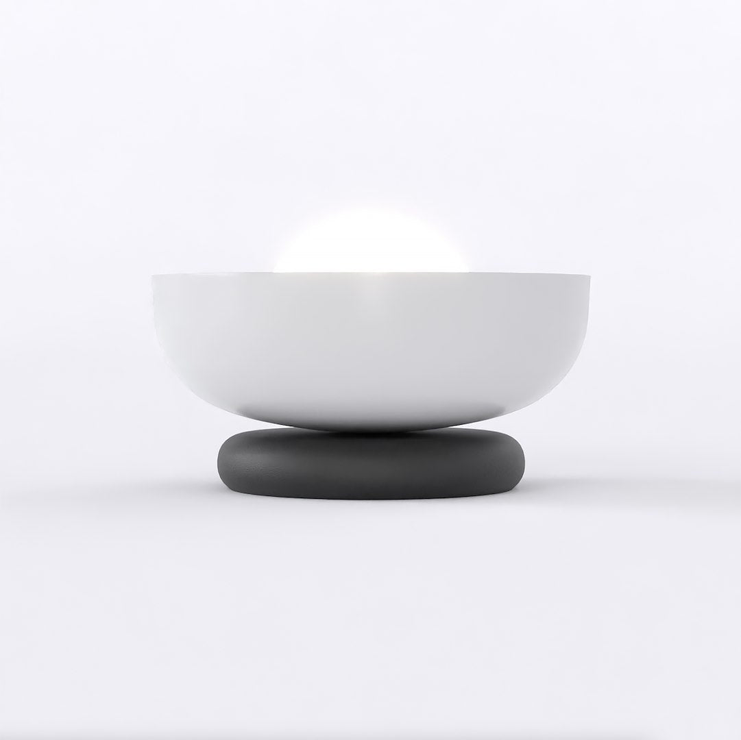 Profil de la lampe montrant la coupelle blanche sur socle noir mat