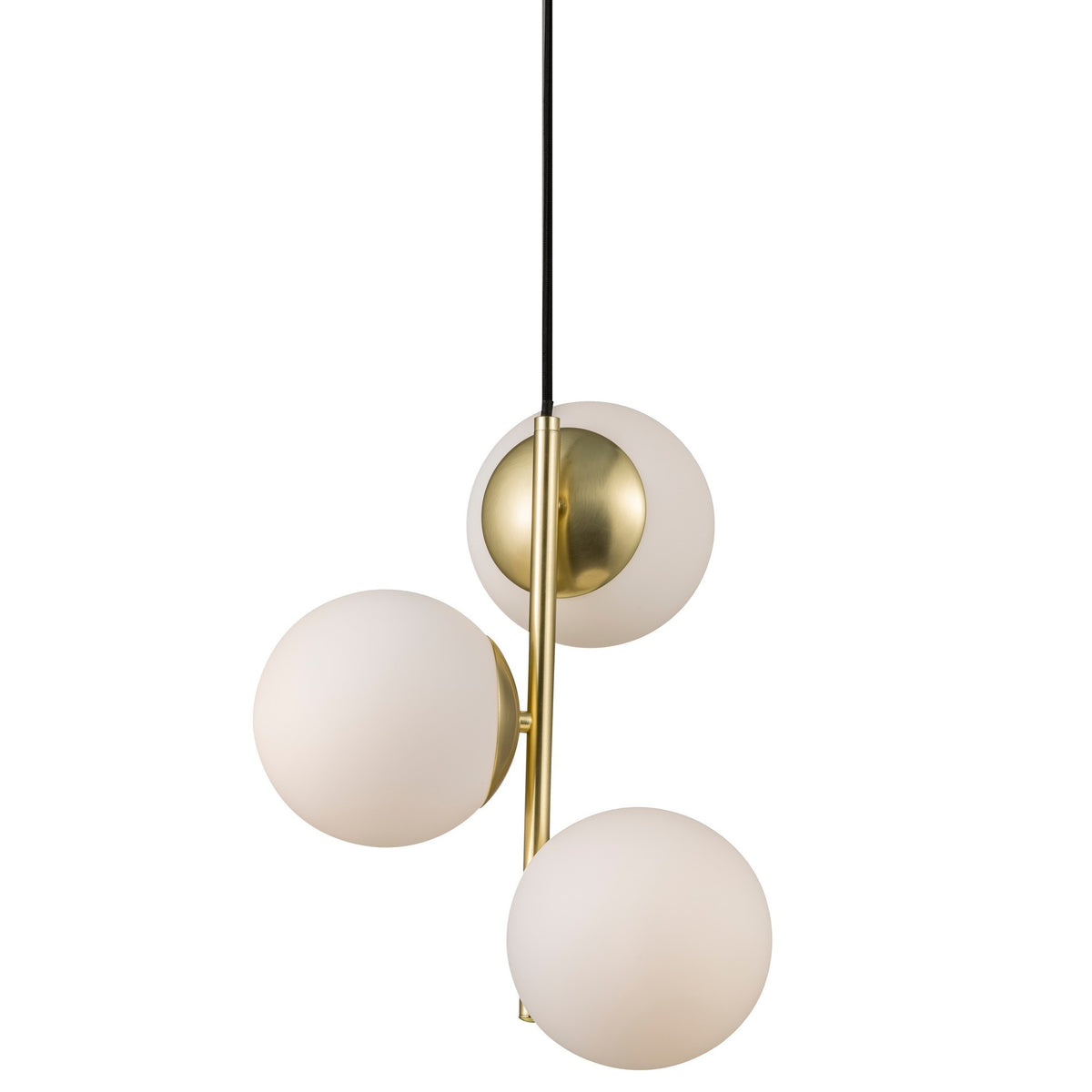 Gros plan sur les trois globes en verre opalin et la structure en laiton.