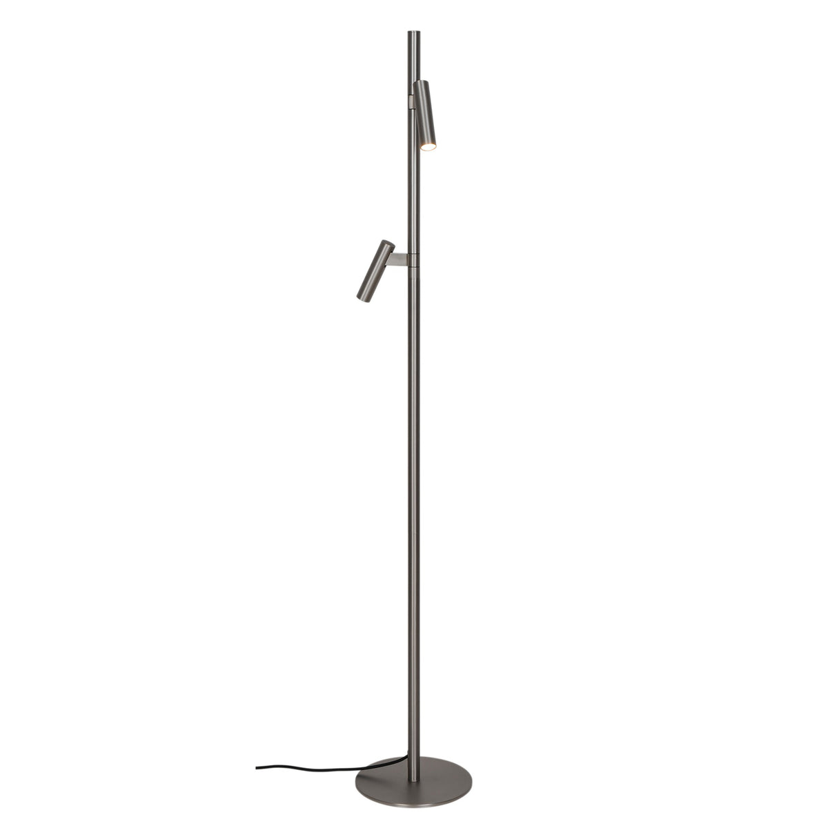 Lampadaire deux spots cylindriques orientables en chrome satiné, vue de face sur fond blanc