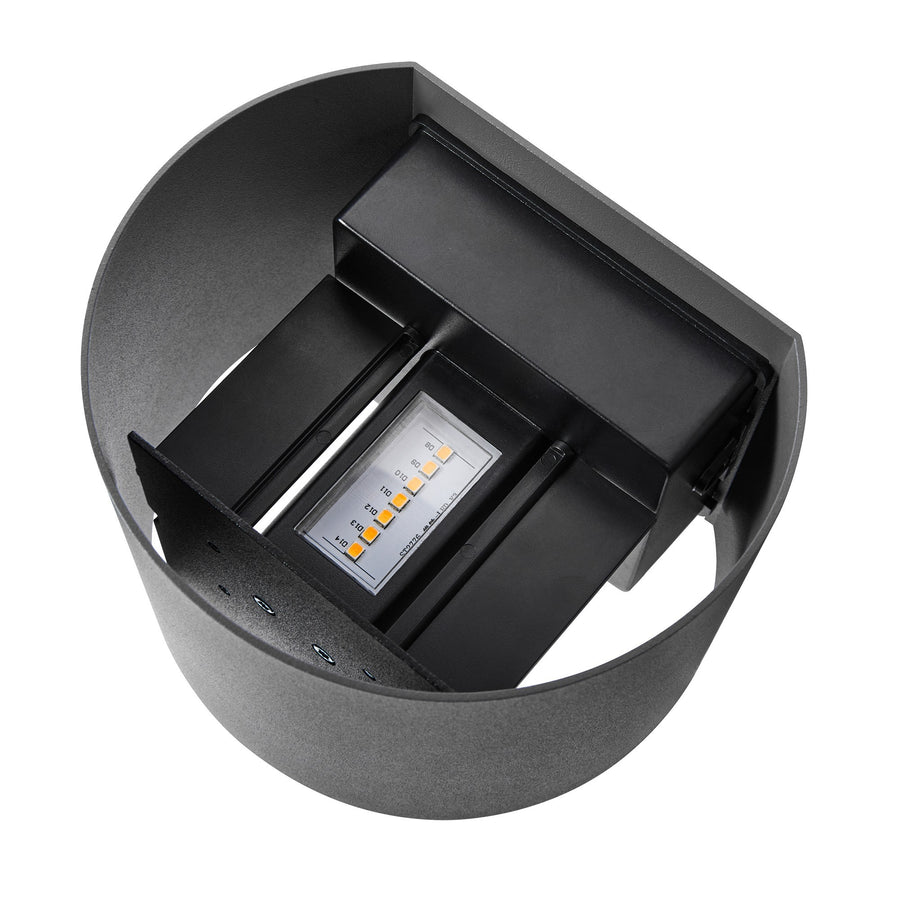 Vue plongeante sur le module LED et son cache transparent.