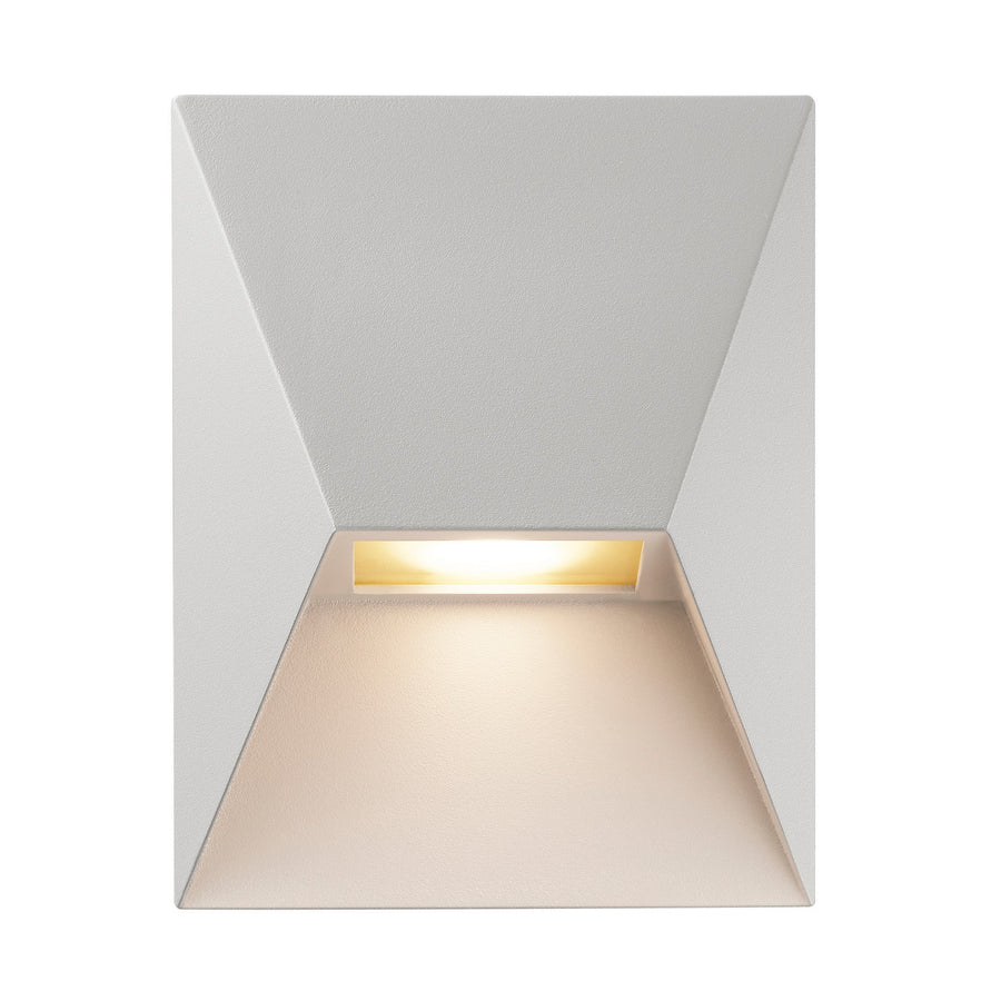 Détail du bas de l'applique avec la source LED encastrée éclairant vers le sol
